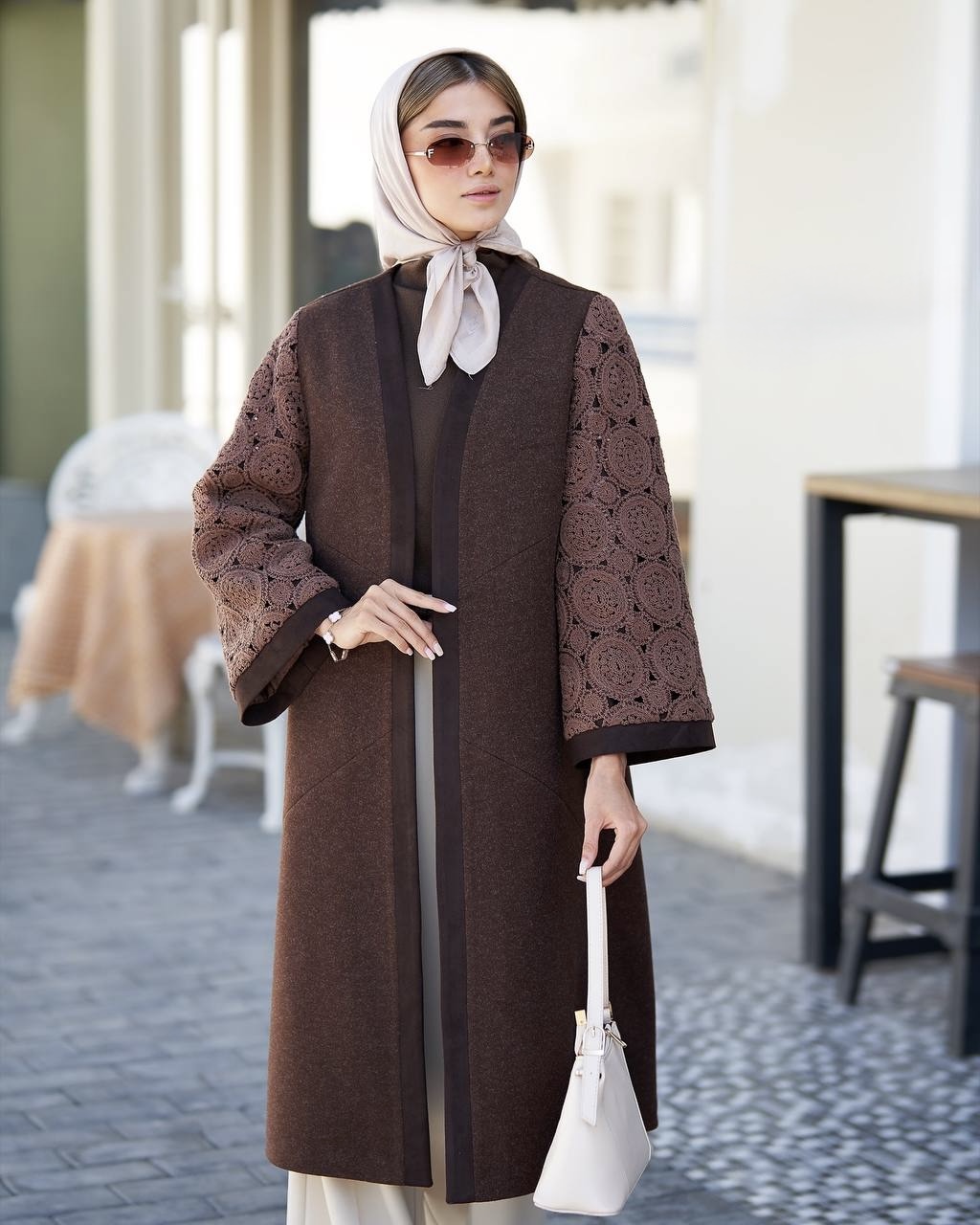 مانتو پاییزه بلند فوتر آستین گیپور زنانه – شیک و کلاسیک